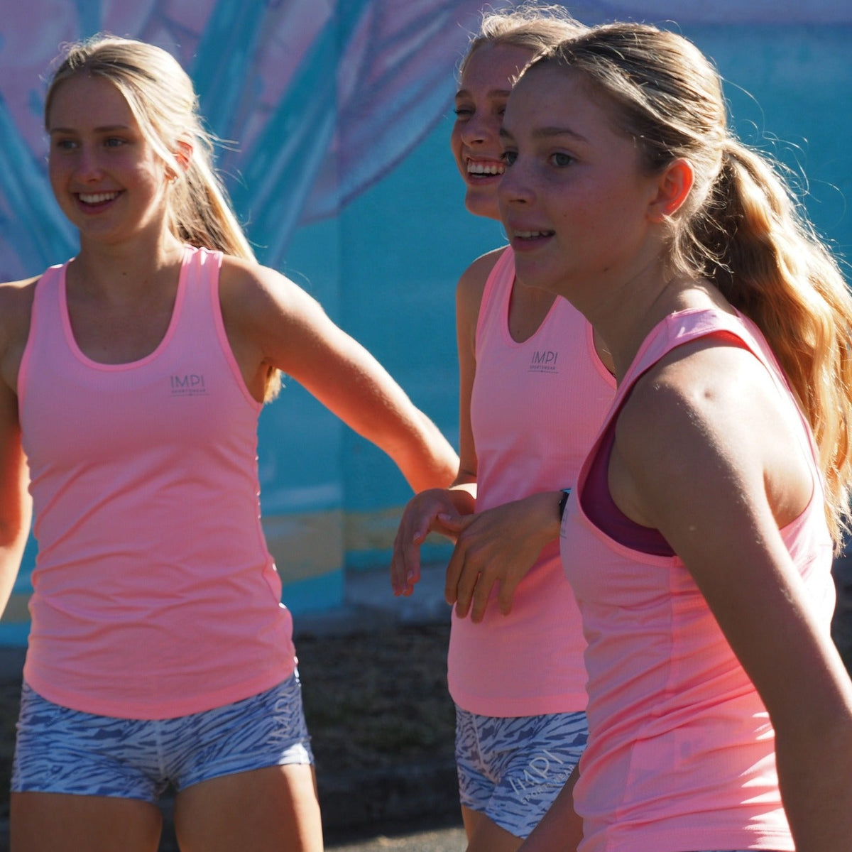 pink running singlet