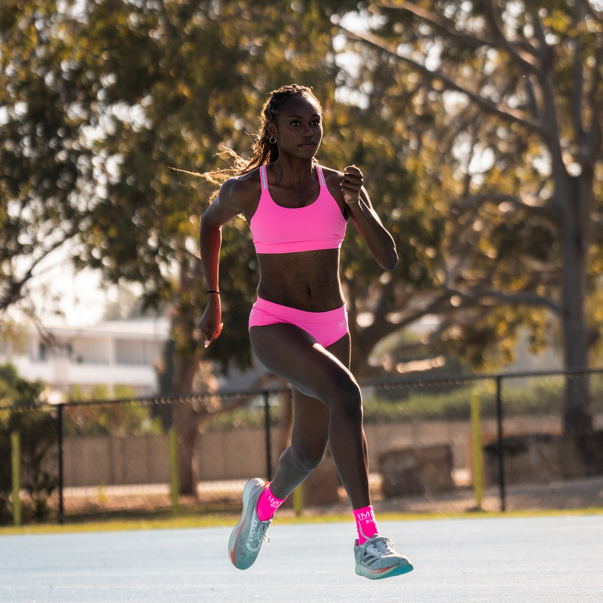 hot pink running crop