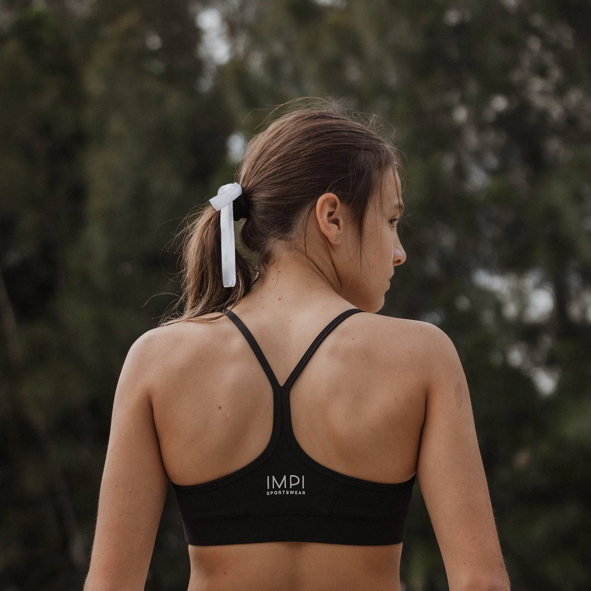 IMPI V-Neck Sports Crop - Black