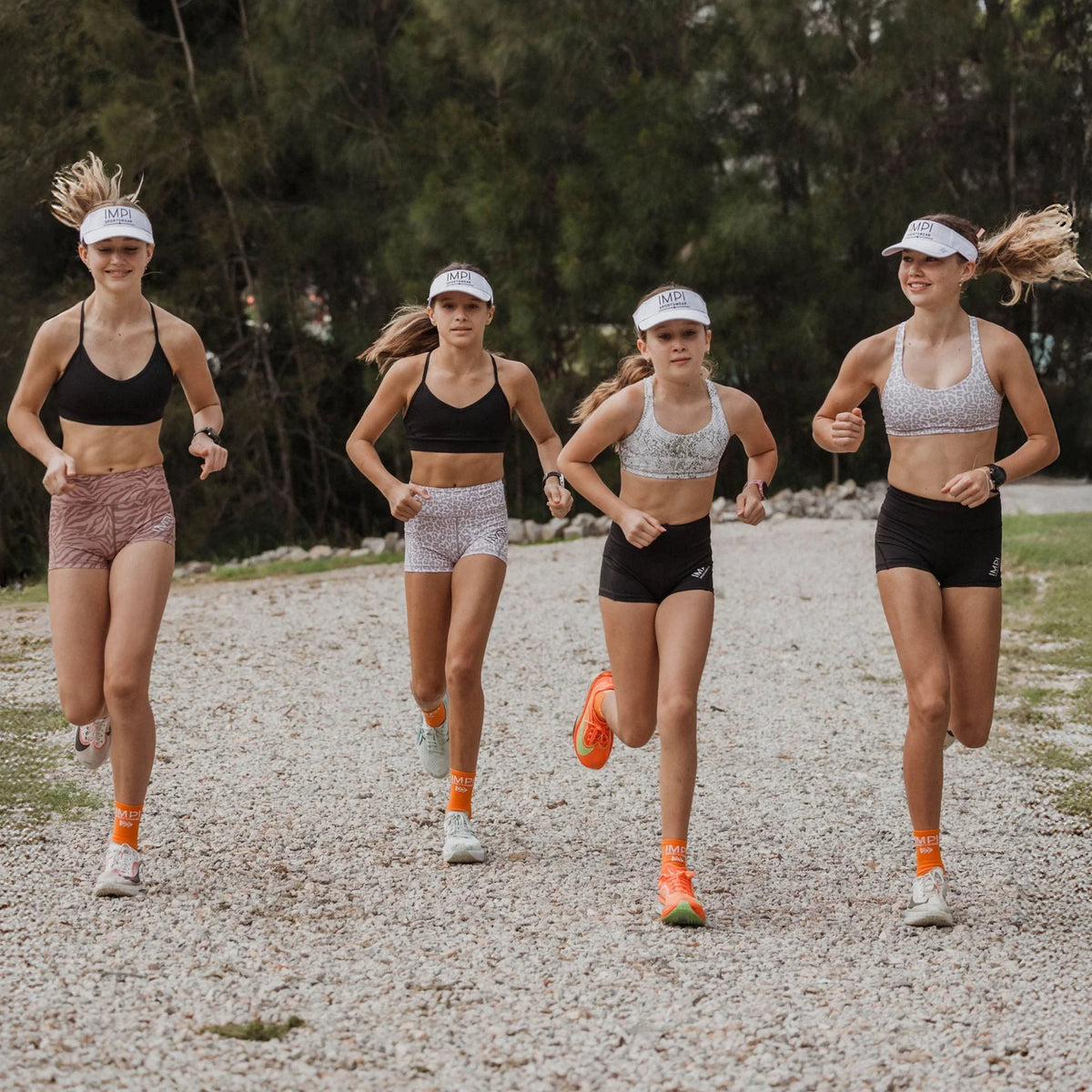 IMPI V-Neck Sports Crop - Black