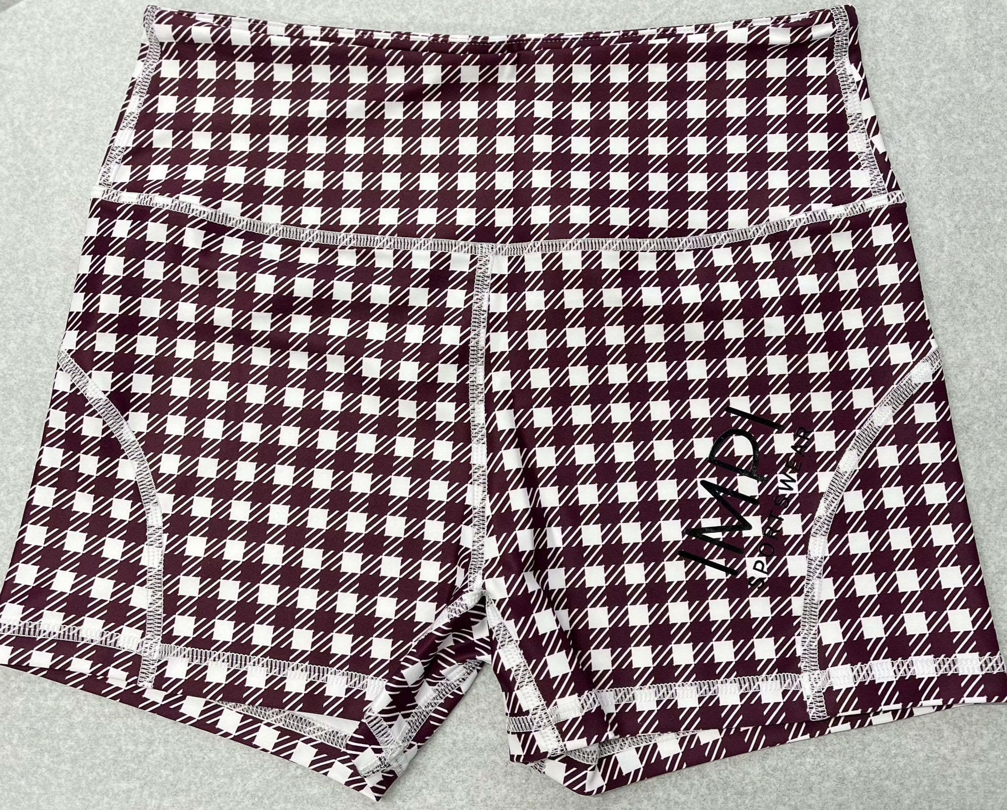 maroon check running short