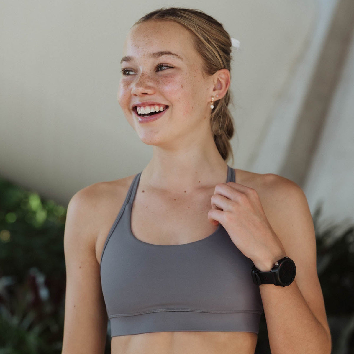 grey running crop