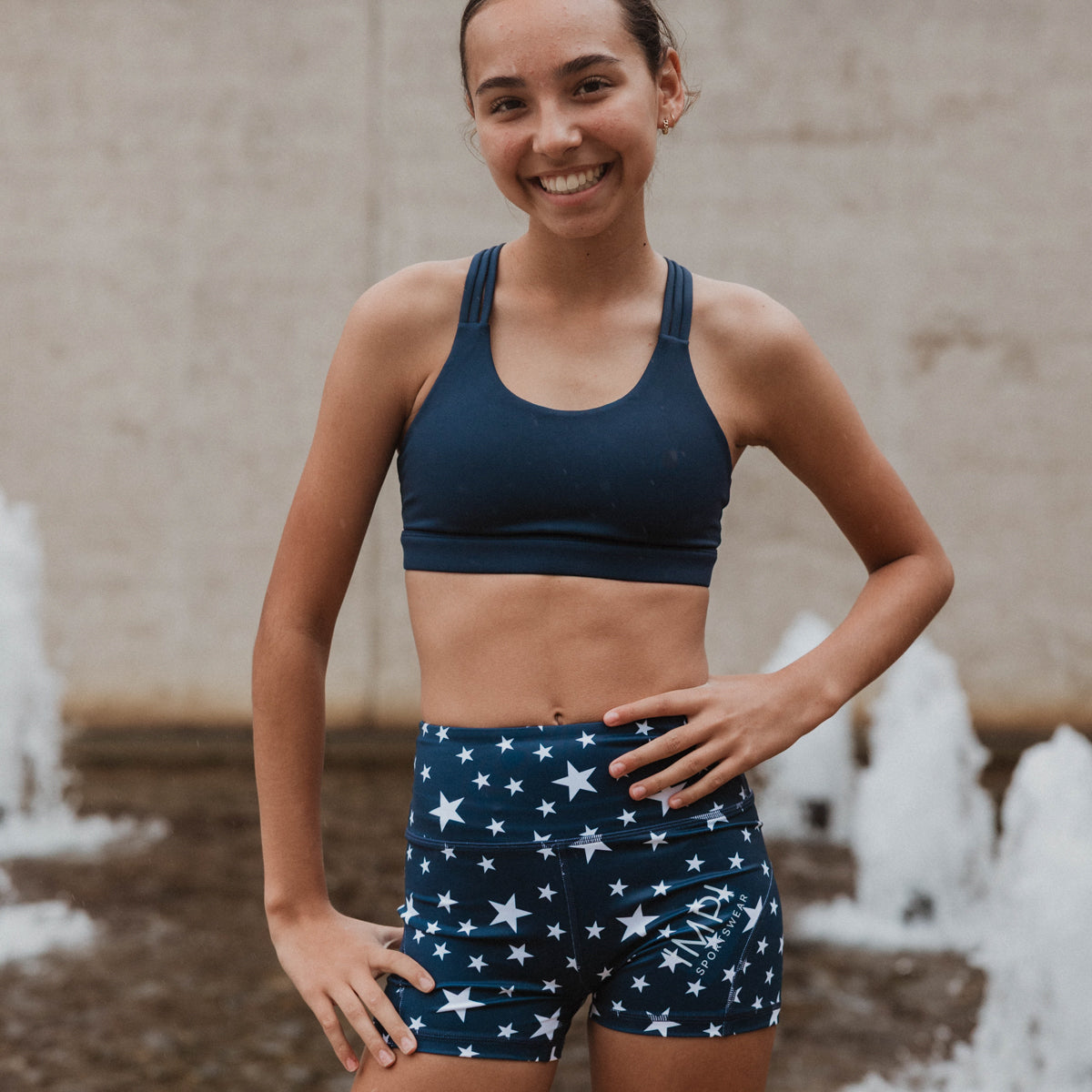 navy running crop
