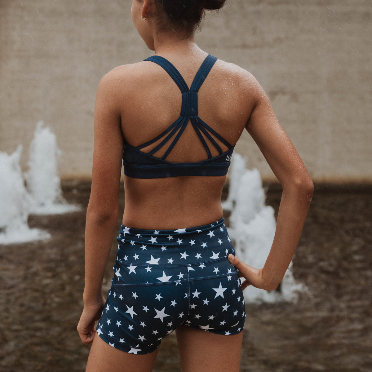 navy running crop