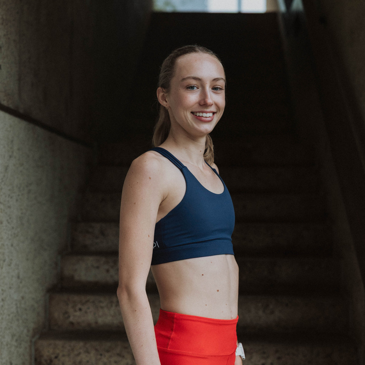 navy running crop