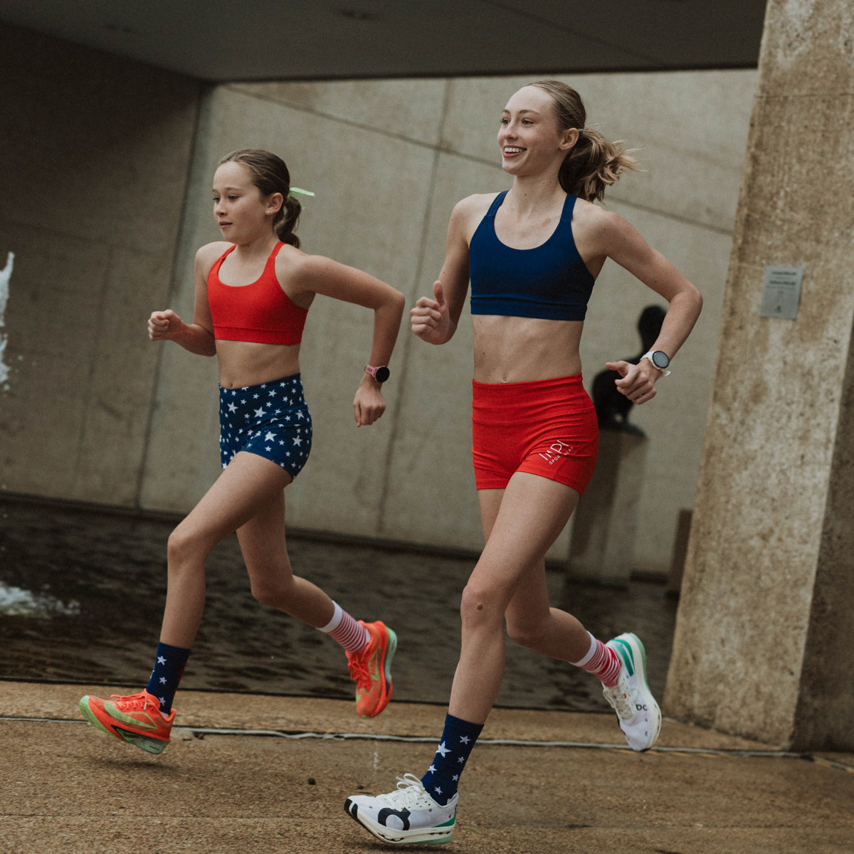 navy running crop