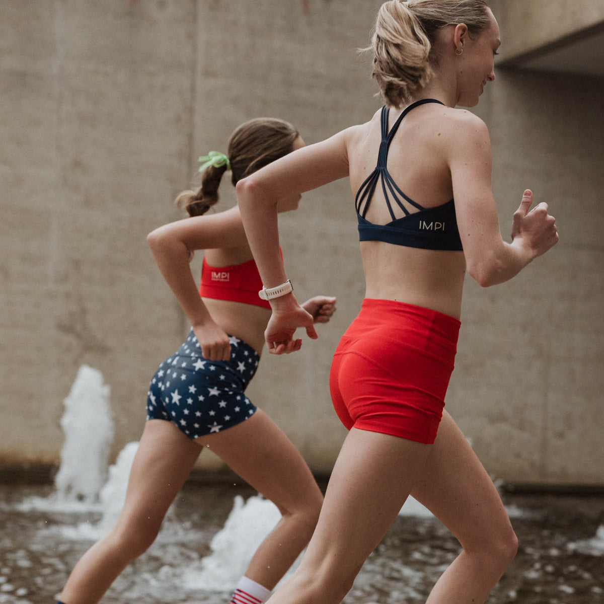 navy running crop