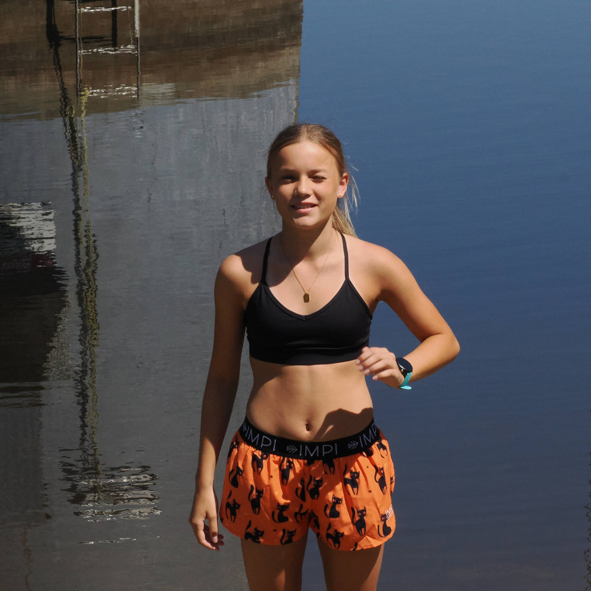 black sports crop