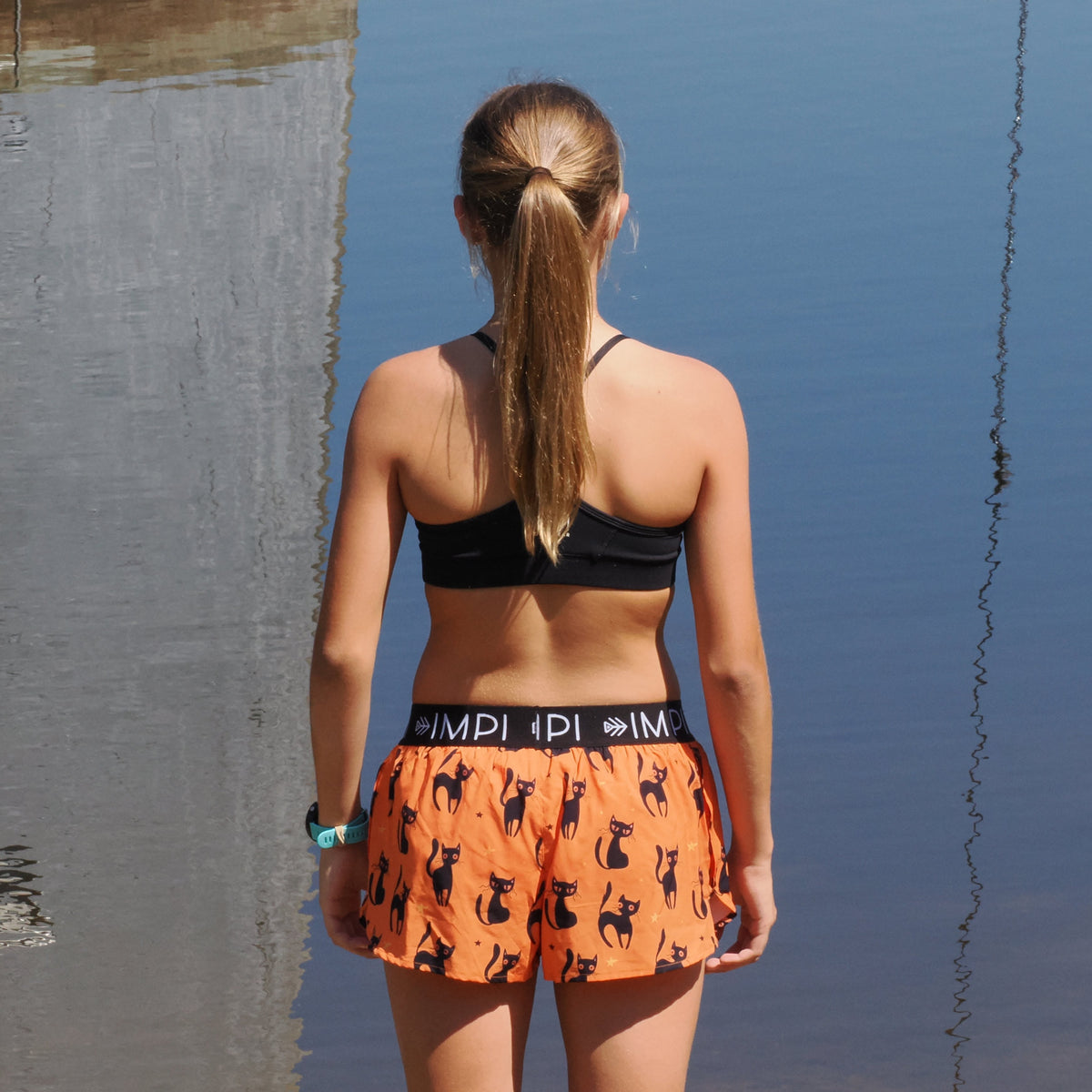 black sports crop