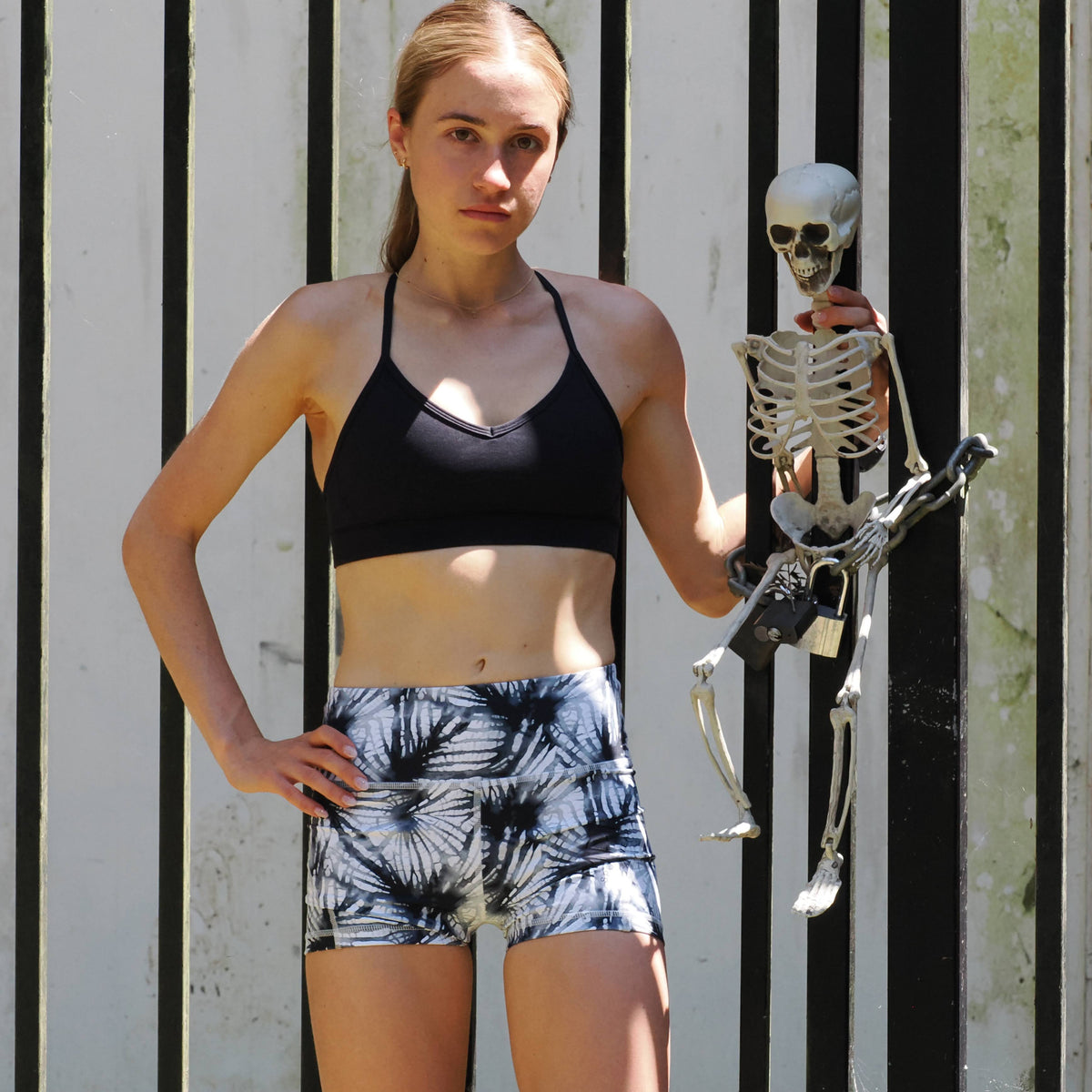black sports crop
