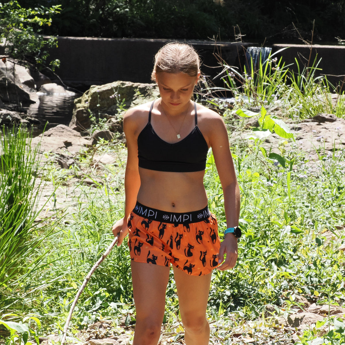 black sports crop